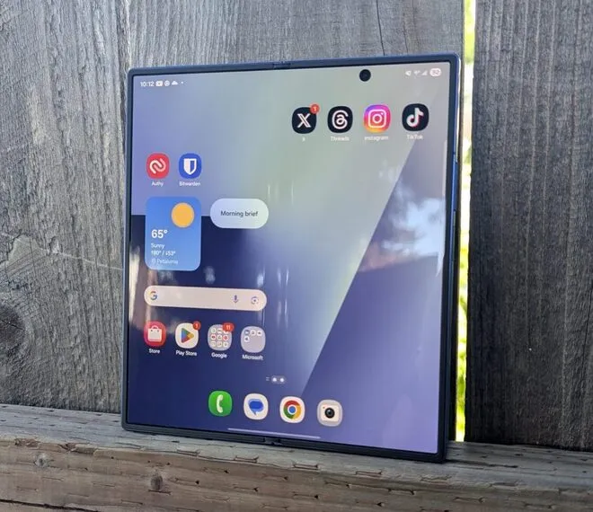 Samsung презентовала новый Galaxy Fold 8